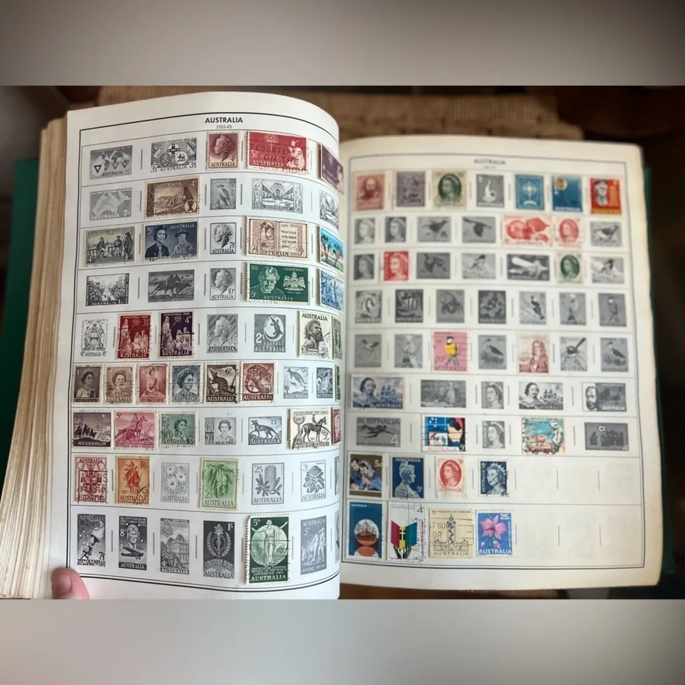 Rare Vintage H.E. Harris Senior Statesman World Stamp Album Collectible Stamps
